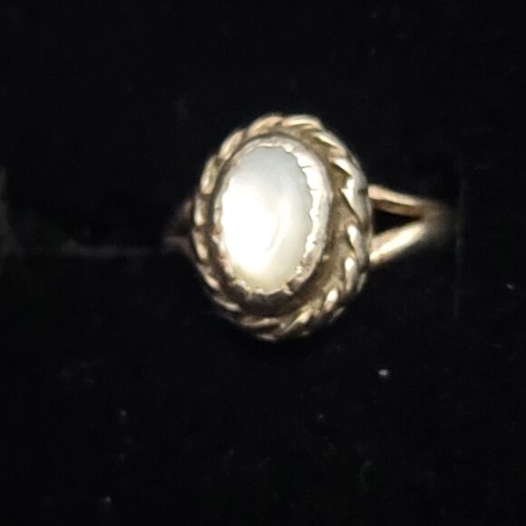 925 Sterling Silver Mother Of Pearl Ring Size 4 - Picture 4 of 7